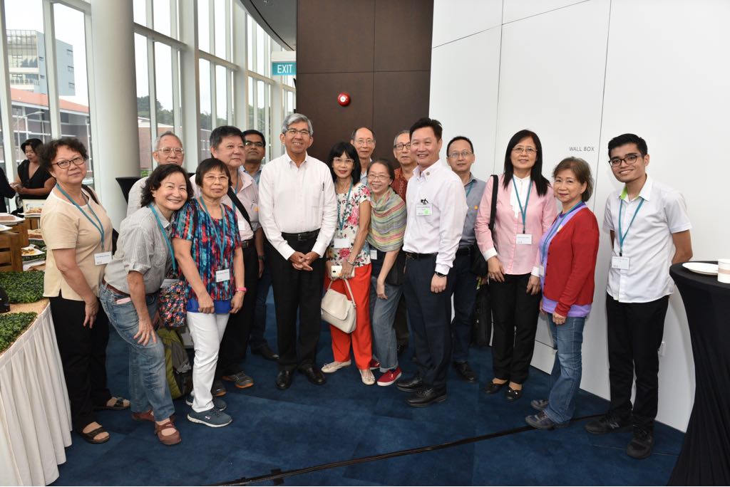 Happy to meet IMDA’s volunteers and partners on Fri evening. Announced the DTV Starter Kit to help more households switch to DTV. bit.ly/2Izl4rK