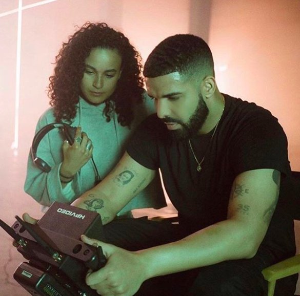 ComplexMusic's tweet photo. Karena Evans did the damn thing for this video https://t.co/gcD7iGqBow