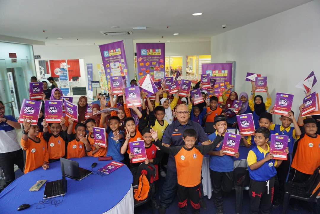 codingatschools's tweet photo. A powerful speech by YBHG. Datuk Dr. Aminuddin bin Hassim Director of National Strategy Unit, Ministry of Finance Malaysia. Thank you for visit us. 😊
#codingatschools
#NEGARAKU
#MOF_Malaysia
#MyNBOS
#bahtera2018
#bahterakelantan https://t.co/LZmrbgBEpK