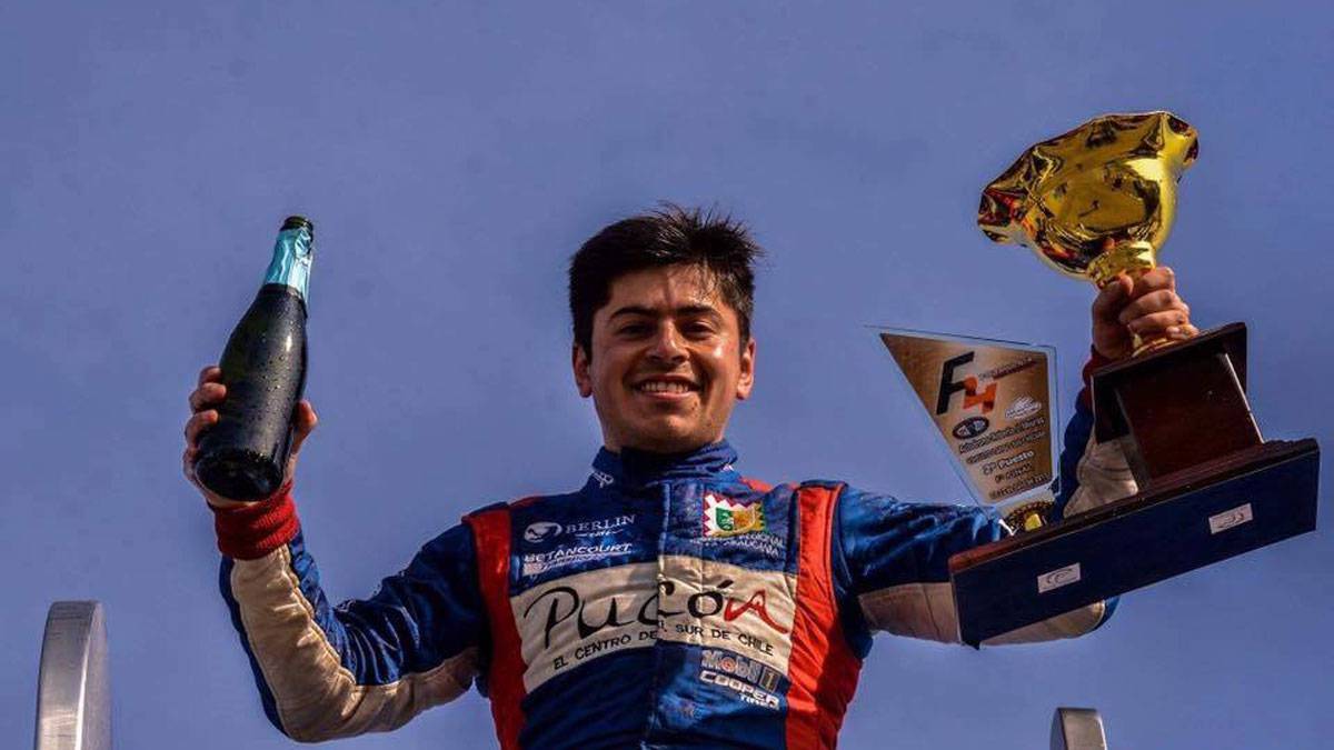 FamiliaPais's tweet photo. #FormulaTotalxCDO otro de los pilotos que participaran en esta importante categoria es @PedroDevaud Unico Chileno en probar un #FormulaE, Campeón en Argentina @Formula4NG y SubCampeón @RallyMobilChile , un tremendo Piloto que seguramente estará en la Lucha del Podio. https://t.co/vkJBUbgKzi