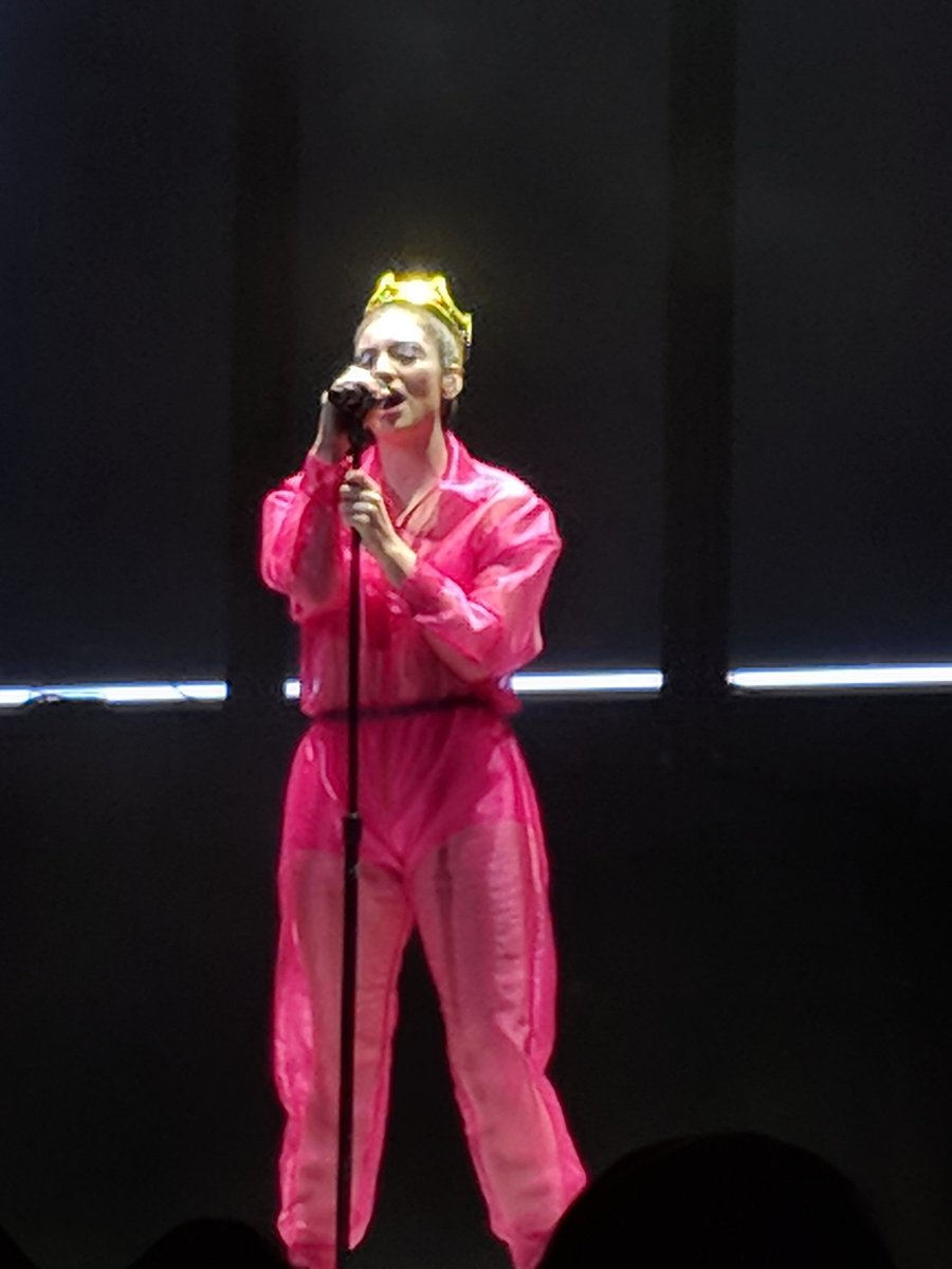 LordesReporter's tweet image. Lorde the Queen tonight Prudential Center NJ 

Via @JamalForney