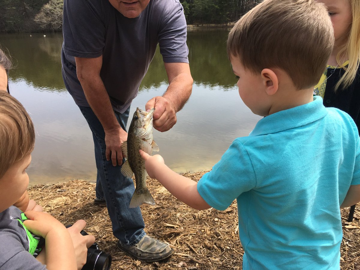 SundayCircleFrm's tweet photo. Teach a child to fish and they’ll never be hungry #EasterWeekend2018 https://t.co/wBXzp8tjDz