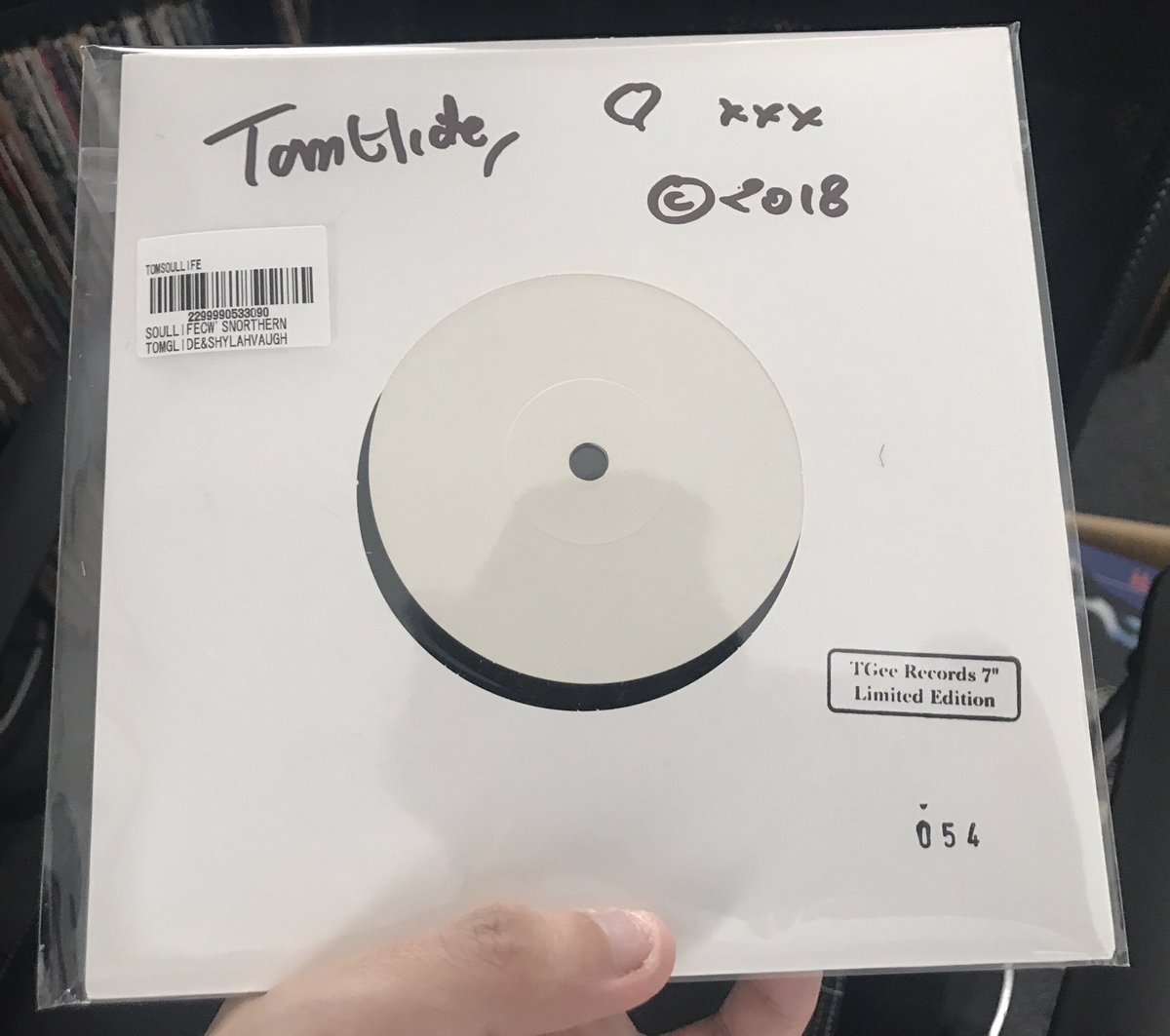 tgroovemusic's tweet photo. Tom Glide feat. Shylah Vaughn "Soul Life" Limited 7" 実は持ってなかったので入手。僕のデビュー作の限定7インチ。
#tgroove #tomglide #disco #soul #rnb #phillysoul #vinyl https://t.co/ERnXyWNtUb