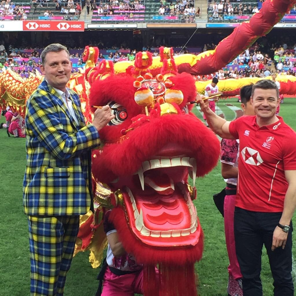 Never EVER try & tame the dragon here in HK - it’ll always get you!!! At the opening ceremony with the legendary #doddieweir #hk7s #hsbcsport
