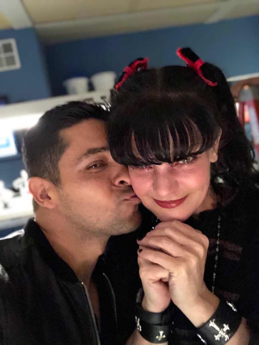 PauleyP's tweet photo. Finished shooting my last scene of NCIS with @SeanHMurray @BrianDietzen @EmilyWickersham @WValderrama Airs May 8th.
LOVE Y’ALL!!! https://t.co/6jfNgIh0Nz