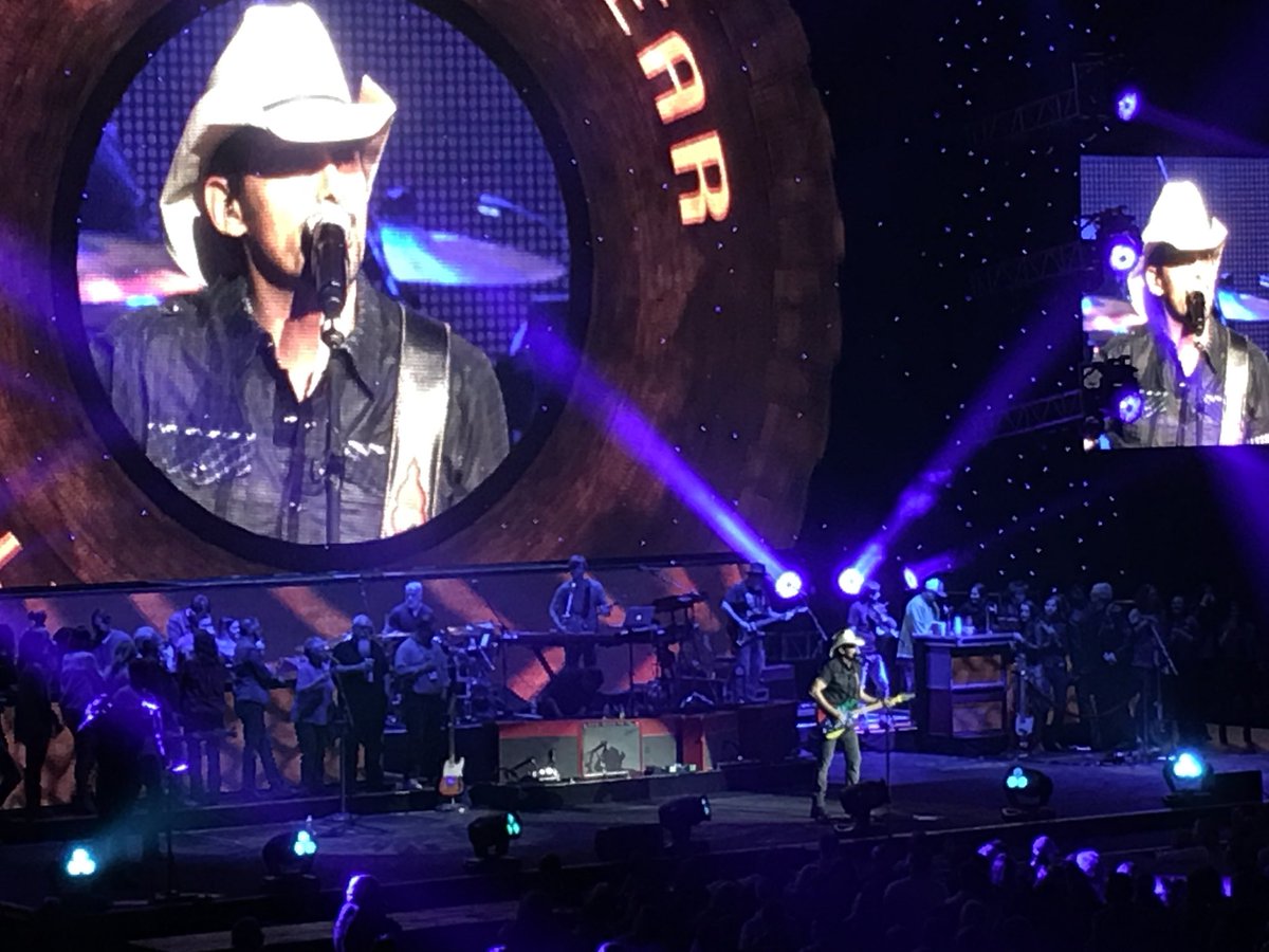 TheTyBentliShow's tweet image. Time to get a little #MudOnTheTires. @BradPaisley