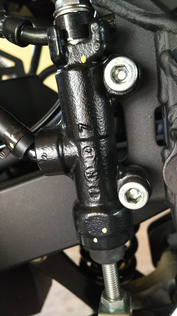 yossy620's tweet photo. #VERSYA-X250 のリアブレーキマスターは14mmでした。 車体表側には「7」の刻印があり騙されそうでしたが、裏側に「14」の刻印がありました。 https://t.co/NczWLRtJvS