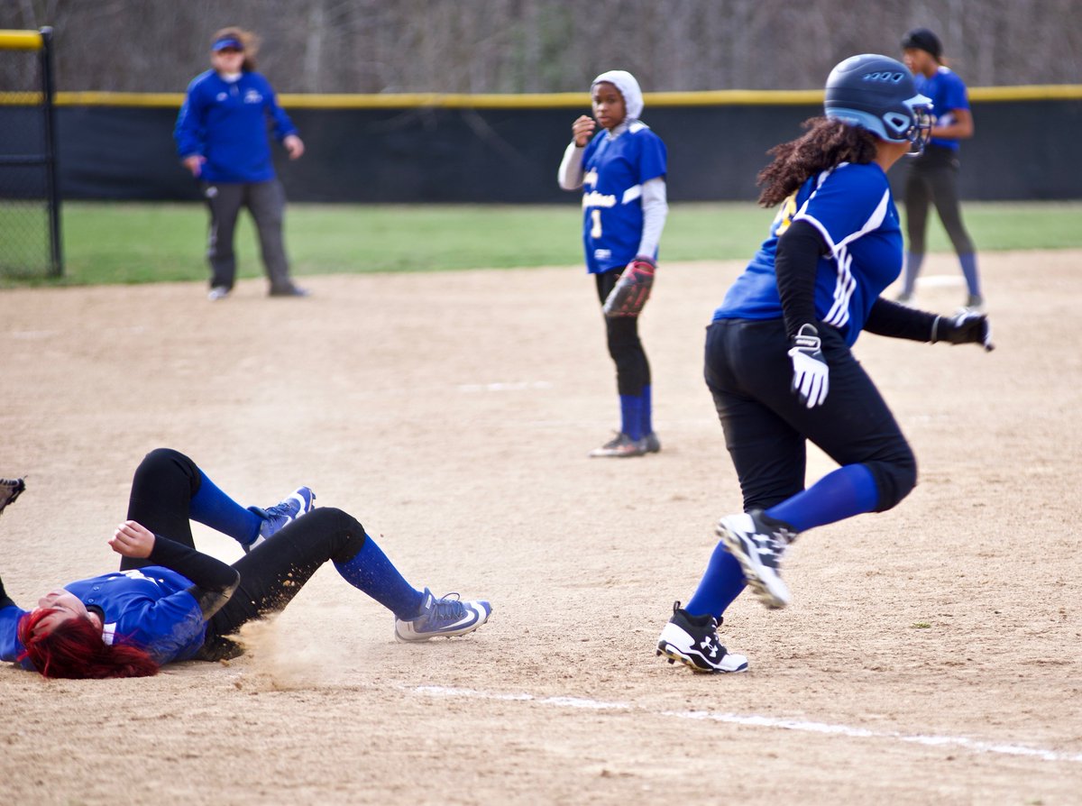 bjwardsports's tweet photo. @WiseSoftball is not playing with you. Get out of the basepath. @WisePumaSports https://t.co/qrreAI6SpG