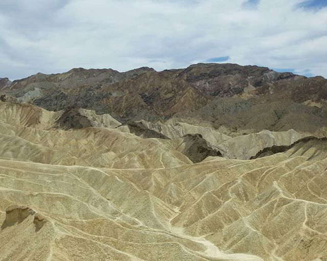 pinkopunk's tweet photo. 🎵 "I'm Gonna Be" - #TheProclaimers
J'aime tellement cet endroit... #deathvalley #usa #trip #view #landscape #color #💛 https://t.co/gUVox19zhJ https://t.co/fESfPdsSmT