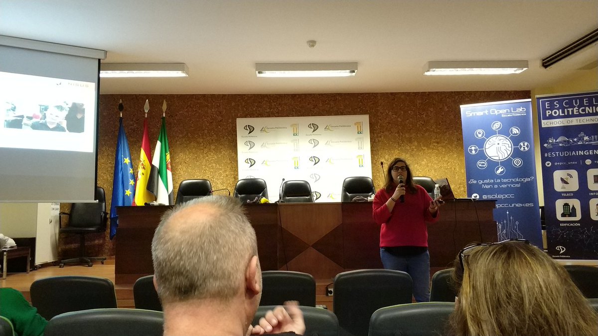 mlinaje's tweet photo. Viendo a Marta Barroso de @onisus3d presentando un proyecto superinteresante internacional de prótesis de brazo 3D https://t.co/KuOdIPnH22