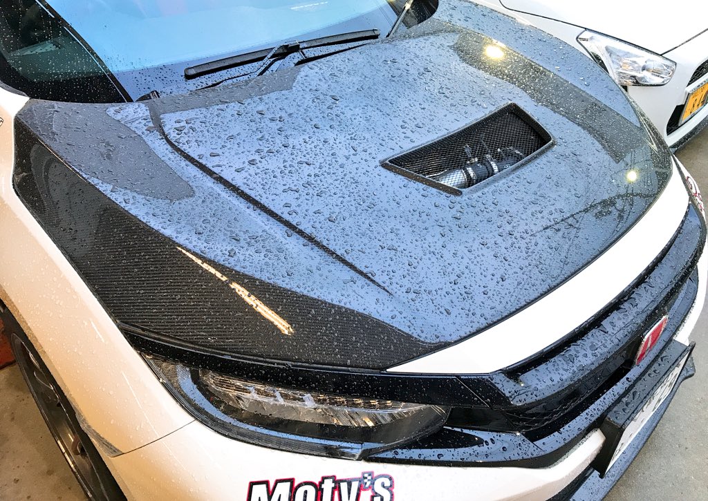 js_umehara's tweet image. もうお気づきの方もおられるでしょうがこの度RAYSさんの協賛でSEIBONカーボンエアロを装着させて頂きました‼️前後スポイラー、サイド、リアゲート、ボンネットを交換してかなりスパルタンに‼️J'Sエアロ開発は夏以降の予定なのでそれまではこれで頑張っていこうと思います‼️ #seibon #rays