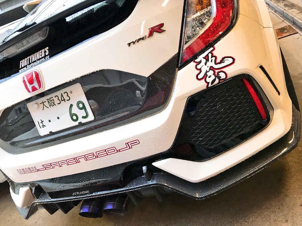 js_umehara's tweet image. もうお気づきの方もおられるでしょうがこの度RAYSさんの協賛でSEIBONカーボンエアロを装着させて頂きました‼️前後スポイラー、サイド、リアゲート、ボンネットを交換してかなりスパルタンに‼️J'Sエアロ開発は夏以降の予定なのでそれまではこれで頑張っていこうと思います‼️ #seibon #rays