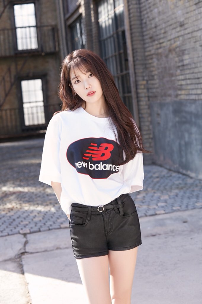 ぺちゅ 小学生より華奢と言われているiuだからこそ似合うスタイル 朝 りんご 昼 さつまいも 夜 プロテインの食生活で運動もして痩せたiuえらい えらい 細いよ よかったらダイエットのモチベーション上がる写真載せてくれませんか T Co