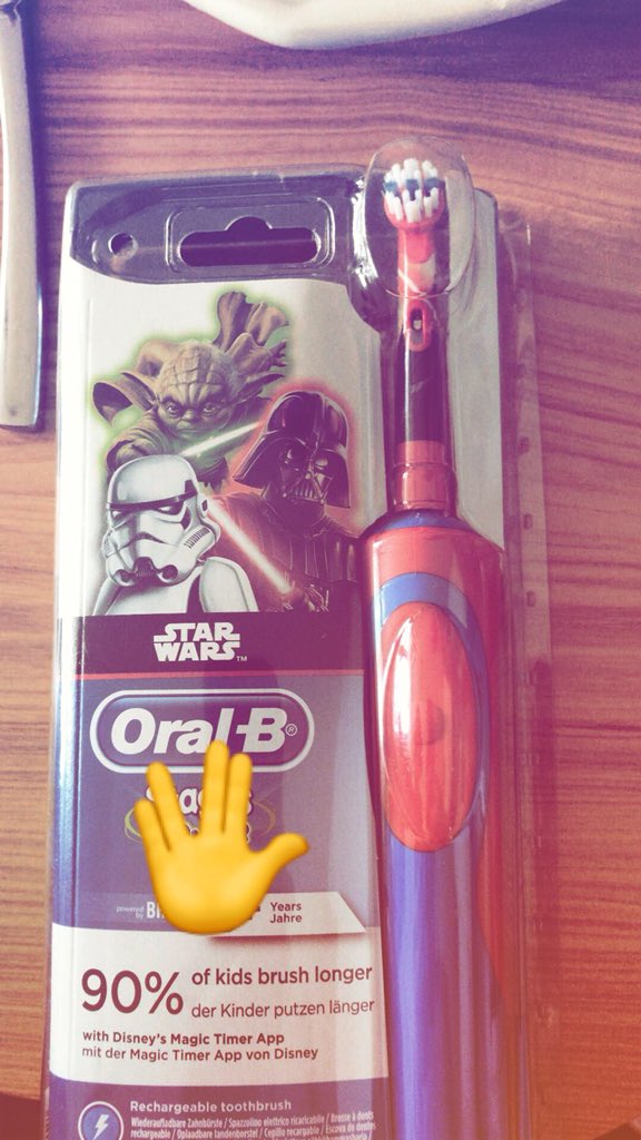 nawaz_se's tweet photo. Electric toothbrush and compliance methods to influence purchase decisions of parents. Irresistible! #social-proof, #liking, #authority #cialdini   #uce72 https://t.co/CufUC39a12