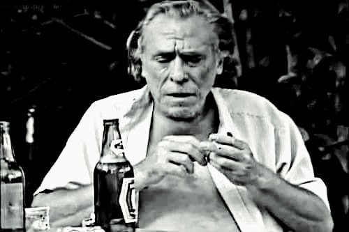 Siete tutti così bravi, siete tutti così fighi, siete tutti così giusti eppure là fuori è ancora pieno di gente di merda.

(Charles Bukowski)

#CarpeDiem
#Vivielasciavivere