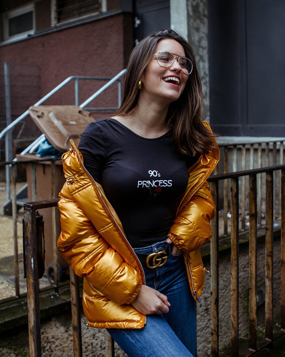 90's princess ♥ ⠀⠀⠀⠀⠀⠀⠀⠀⠀⠀ ⠀CARLA DI PINTO 
♥ |1WA414|
#tezenisofficial #tezenis #tezenisyoung #musthave #easywear #ootd