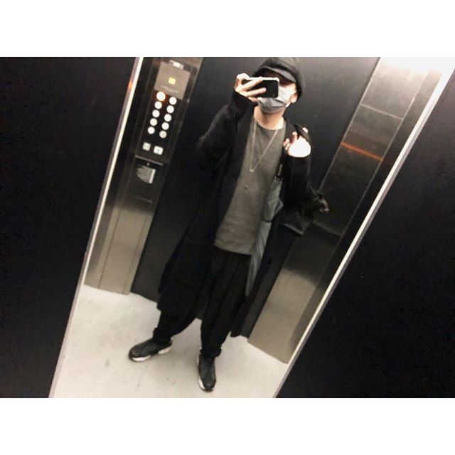 そういえば昨日は久々に外出した気がする…
#REINHARDPLANK #nostrasantissima #artefact #reebokpumpfury #tagliovivo #node #blackcode #blackfashion #instafashion #fashion #服 #ピンボケ