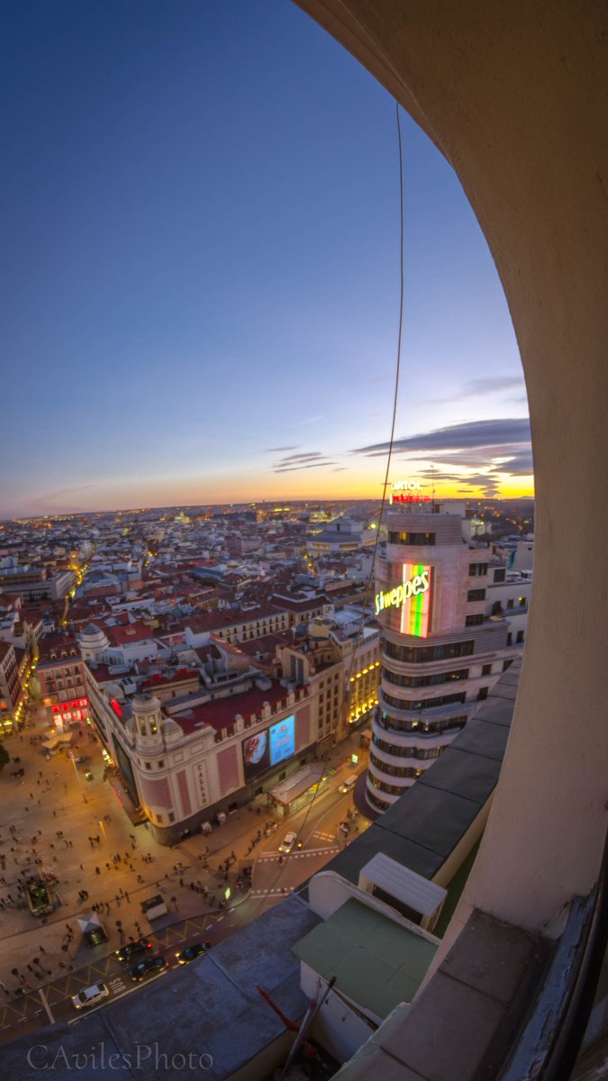 CAvilesPhoto's tweet photo. Me acabo de enterar por @Granviademadrid que tal día como hoy en 1930, se inauguraba el #EdificiodelaPrensa. 88 años viendo atardecer así... 😍
@innedito16 https://t.co/CgeFh2Su0E