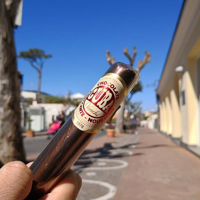 TchicSpecialist's tweet photo. 🇨🇺Cuba? 🇮🇹No, Ischia♥️
.
.
.
.
#tchic #ischia #cigarsociety#cuba #cigaroftheday #venchi #cioccolato #chocolate #botl #davidoffambassador #habanosspecialist #habanos #luxury #cigarlife #cigaraficionado #cigars #luxurylife #picoftheday #island #sky… https://t.co/27UYzENc2Q https://t.co/fMyB4ik3Jt