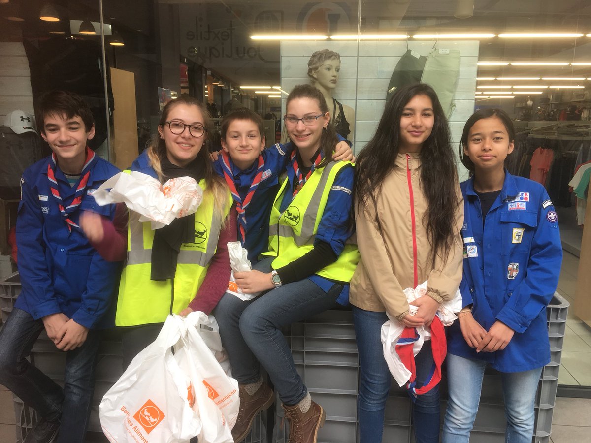 Sgdftarbes1's tweet photo. La solidarité en action avec les SGDF de Tarbes pour la banque alimentaire @sgdf @JLuzenko @catholique65 https://t.co/MW70W7k3Sy