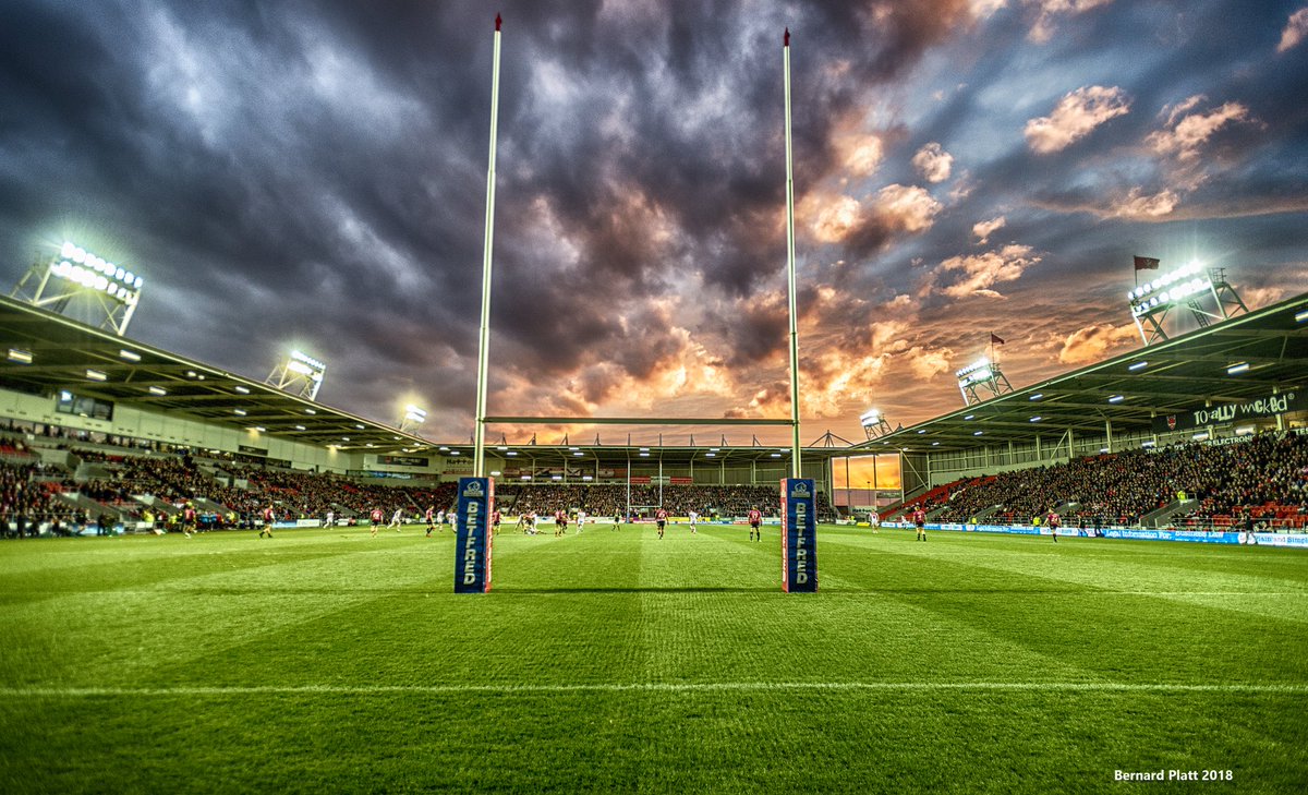 plattyphoto's tweet image. That was some crazy skyline at the @Saints1890 last night