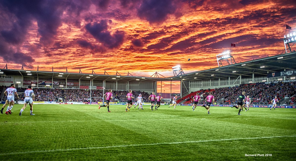 plattyphoto's tweet image. That was some crazy skyline at the @Saints1890 last night