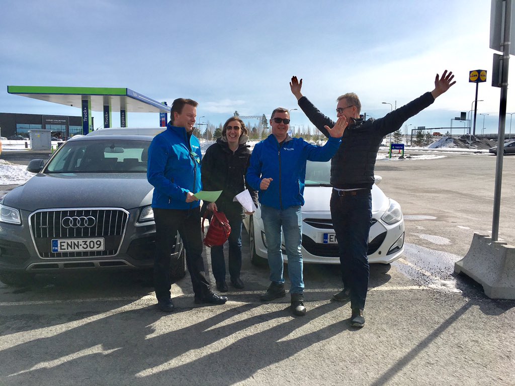 LempYrittajat's tweet photo. Kilpailijoita yritysrastilla 4. #Lempäälä #kyllä #yhdessä #yajot #tapahtuma #elämykset #luxurycollectionautomobiles https://t.co/aEcRv8Jbxw