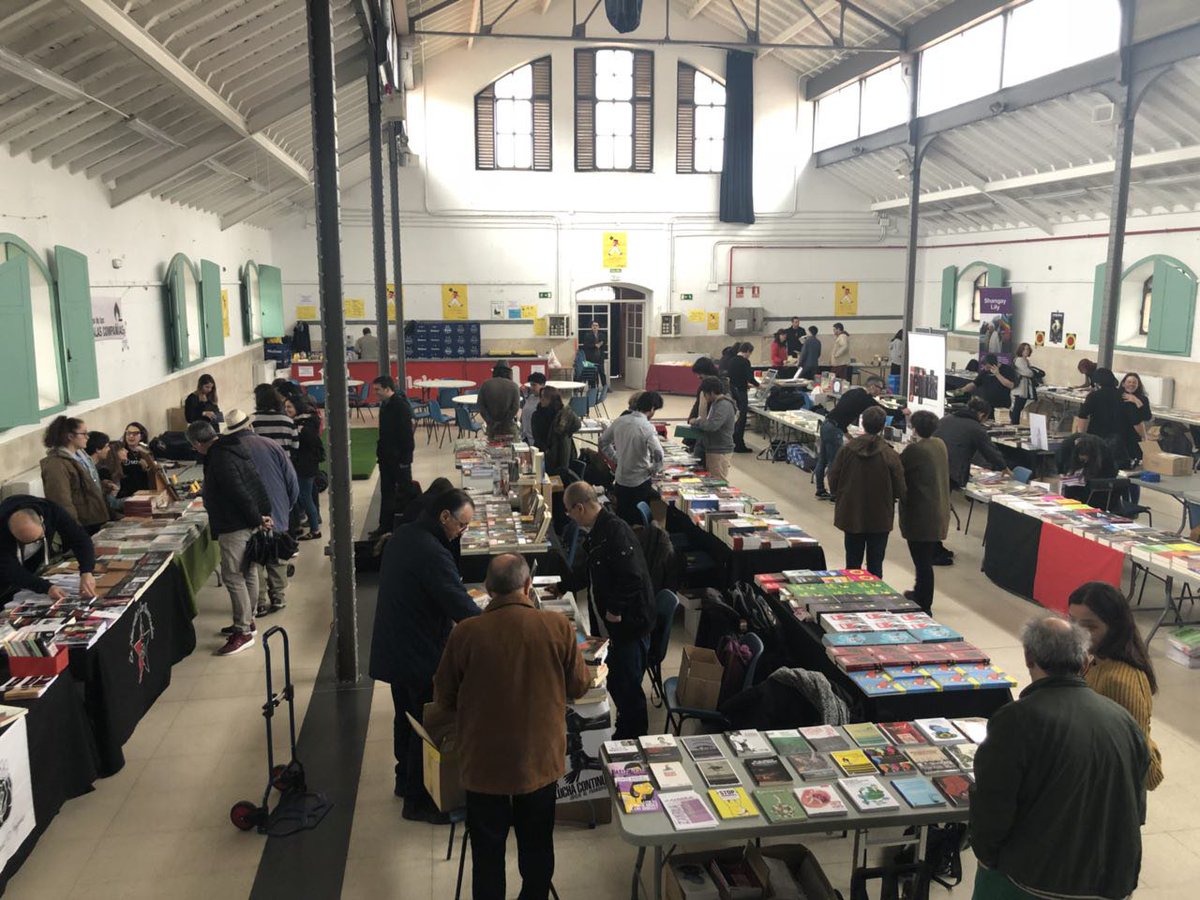 FLPMadrid's tweet photo. Arranca la primera edición de la Feria del Libro Político en #Madrid! No hay mejor plan para un finde lluvioso como este. ¡Pásate! 🤗📕 https://t.co/GqLBfExj2v