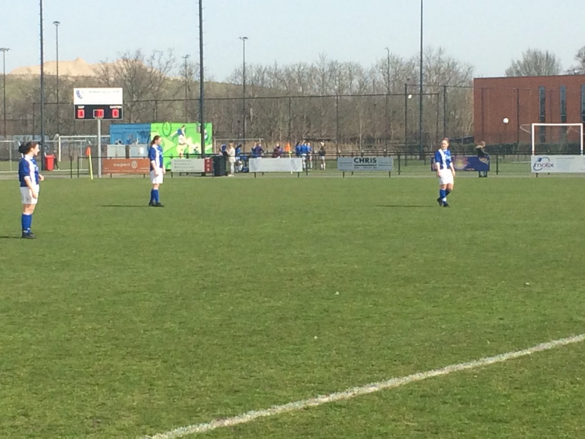 gertkuiper's tweet photo. Matchday voor het kampioenschap GVVV dames 1. We zijn begonnen @GVVV @vvVOP https://t.co/Xk7eJ3DRD7