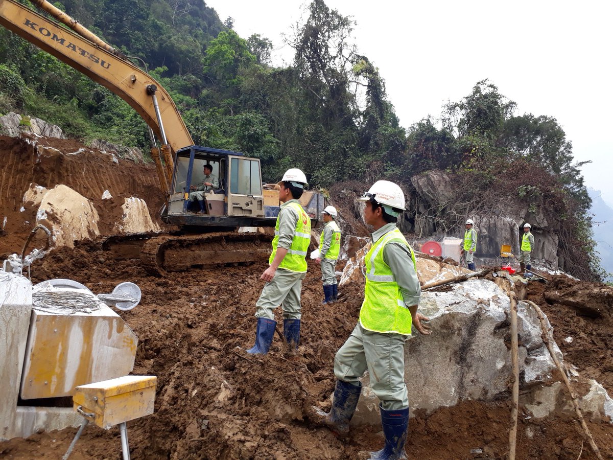 CbHitech's tweet photo. Quarry Workforce. Our People, Our Strength.

 #Jupitergreyquarry, #stonequarry, #cbhitech, #cbhitechstone, #vietnamstonequarry https://t.co/rnivjABDYS