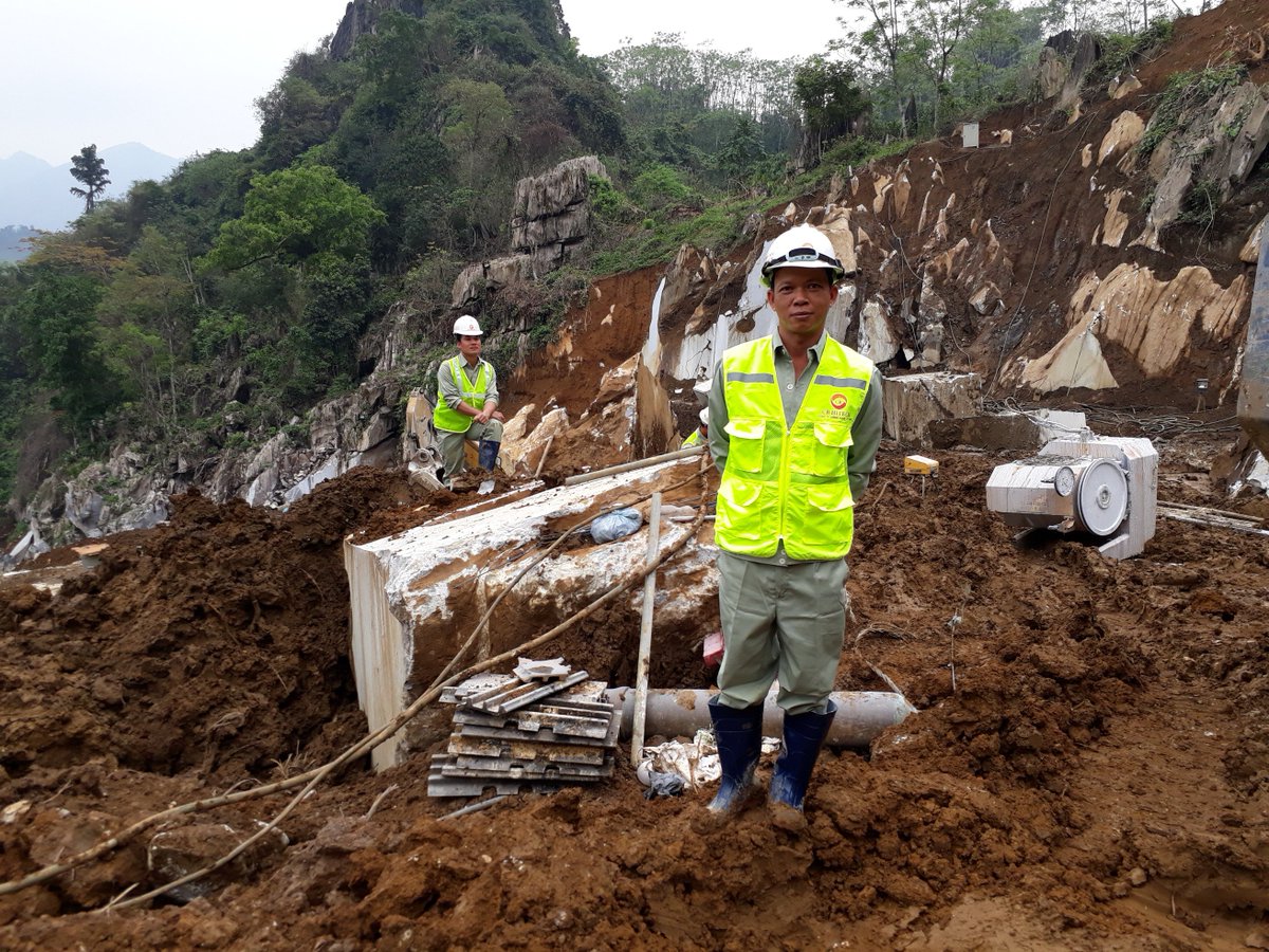 CbHitech's tweet photo. Quarry Workforce. Our People, Our Strength.

 #Jupitergreyquarry, #stonequarry, #cbhitech, #cbhitechstone, #vietnamstonequarry https://t.co/rnivjABDYS