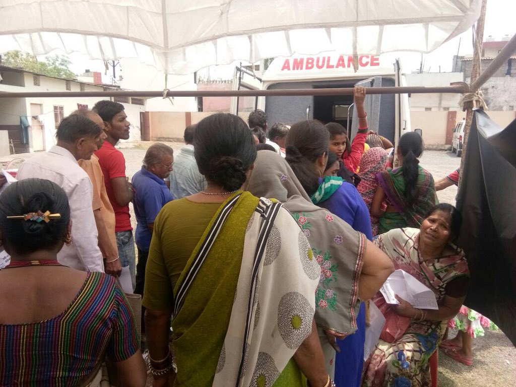 namitjain01555's tweet photo. #WorldHealthDay2018 #WorldHeathDay #freehealthcamp #mahiverinternatinol #Drteam #jainfoundation #MoreRaipur @BJP4CGState @jantacongressj @IYCChhattisgarh @Chandrakar_Ajay @drramansingh @CGAbhishekSingh @OPChoudharyias @PramodDubeyCong @RajeshMunat https://t.co/dlhoYuB7DE