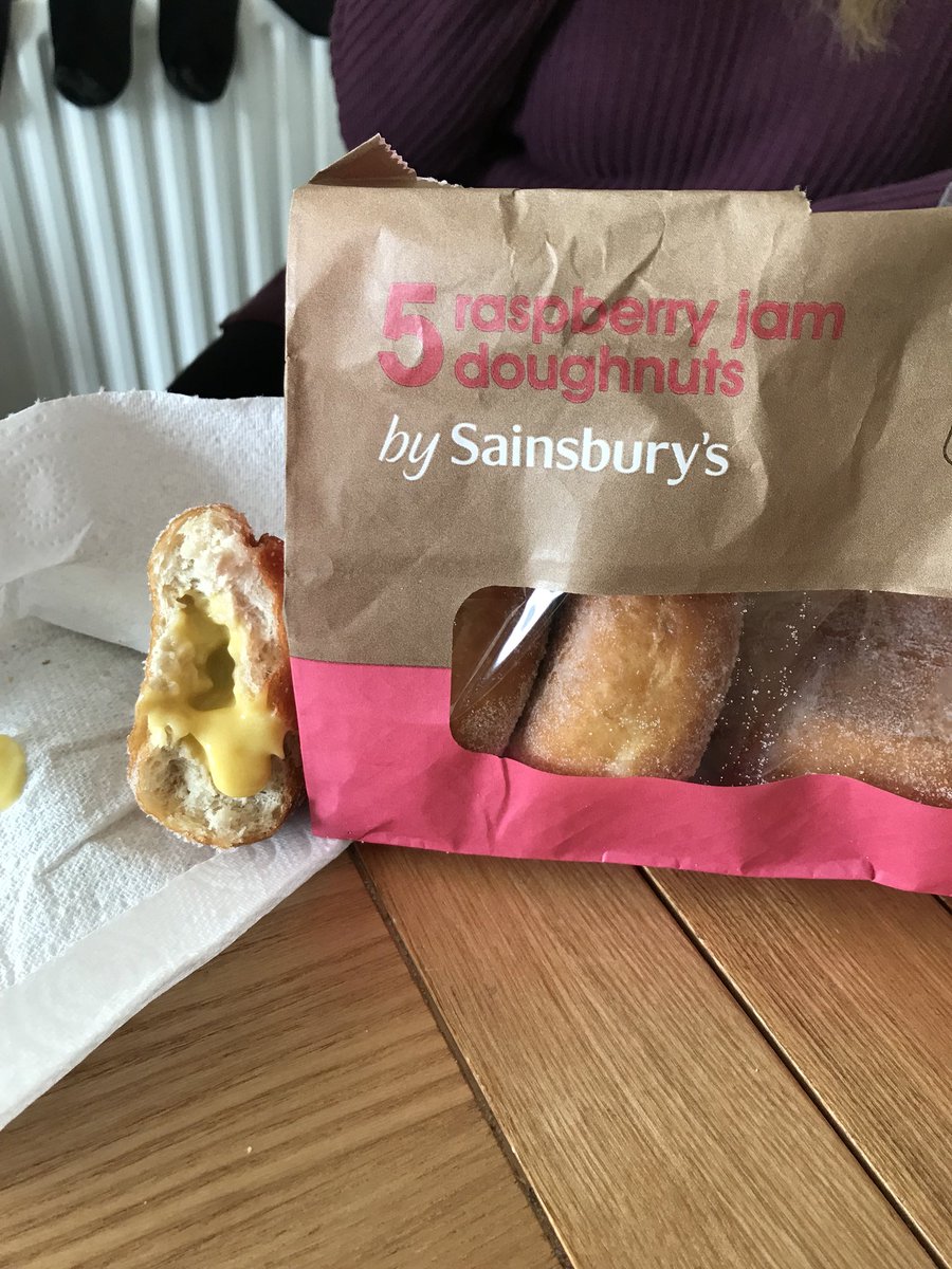 Jadefizzlez's tweet photo. @sainsburys Opened a pack of Raspberry Jam doughnuts to find all of them were custard filling instead 😡 please fix this guys, it has ruined my Saturday. https://t.co/a9AIBDZMDF