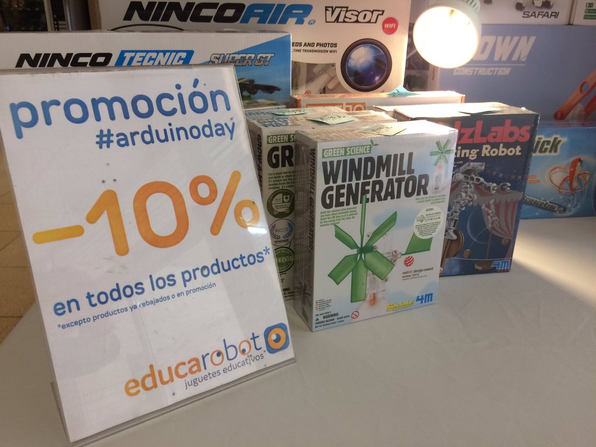 smartopenlab's tweet photo. Mesas de exposición en #ArduinoDay #Cáceres en @EPCC_Unex #ArduinoDay2018  @Okoladifusion @educarobot @onisus3d @XtreneMakerLab https://t.co/rnDRwm06IU
