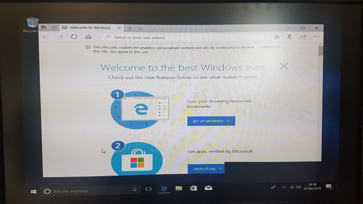 ThePeteBateman's tweet photo. "Best Windows ever", my arse... It crashed once on the installation and the start up screen has completely frozen too. I'm missing Windows 7 already #Windows10 sucks https://t.co/y3W9PB5Zuo