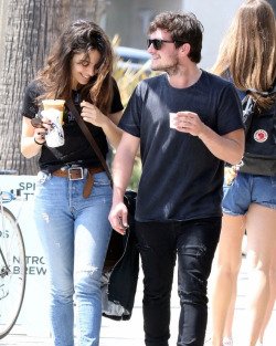 JoshHutchSp's tweet photo. Josh Hutcherson y Claudia Traisac en Los Ángeles. [05/04/2018] https://t.co/Ob6UaIFCx2