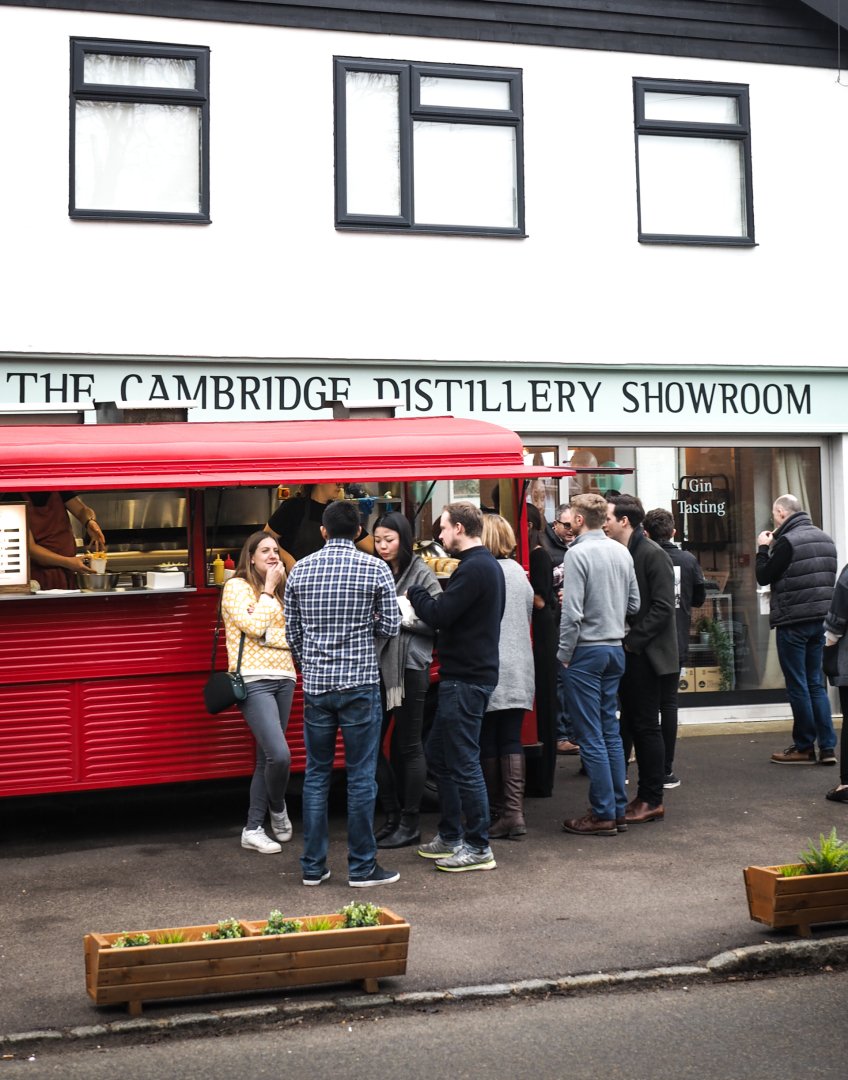 CambridgeGin's tweet photo. Join us tonight from 6:30pm to enjoy @steakandhonour's finest at the distillery – quite possibly the perfect way to spend a (newly light!) Saturday evening... https://t.co/H9FskFgHGj