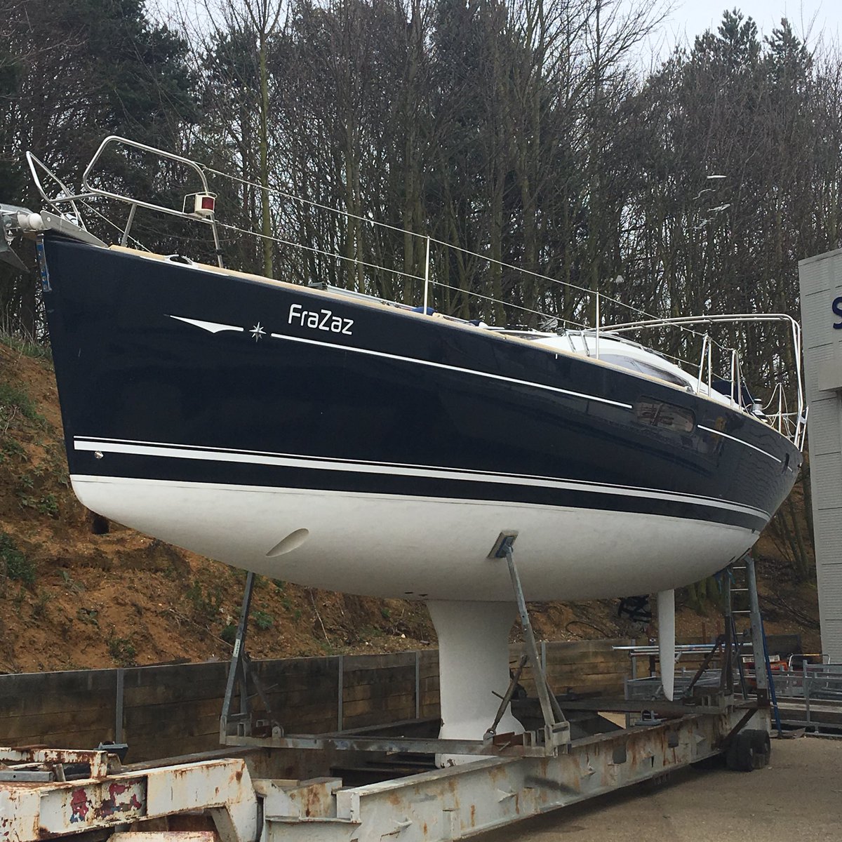 Coppercoat prep and solar arch now well on the way #sailingwithfrazaz <a href="/frazazphotos/">Mike Higginson</a> #jeanneau #45ds #suffolkyachtharbour #coppercoat #sailing