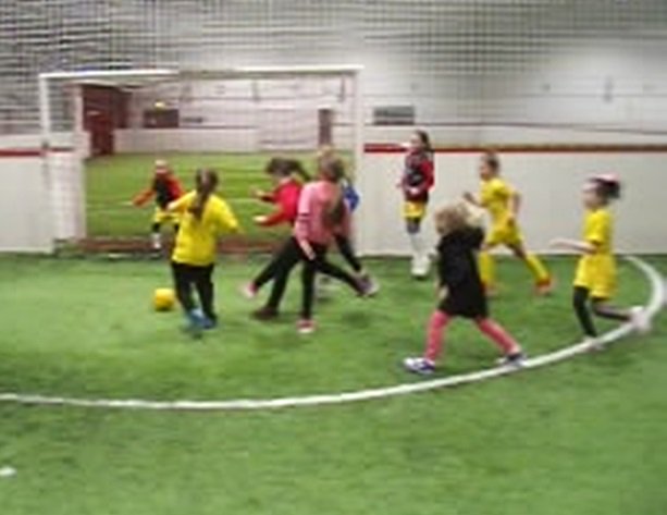 Coopark1's tweet photo. A day out of the scheme,Happy kids a game of football,a journey on the local bus and a 3 mile back home. https://t.co/OkwmCkHuaH