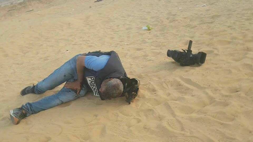 MeldjaAltair's tweet photo. @BFMTV Les journaliste sont visés par les pseudos soldats Pampers, même la presse chinoise s'est faite tirer dessus. Saleté de sioniste de merde, poison de l'humanité. https://t.co/HZgyJ2G0DD