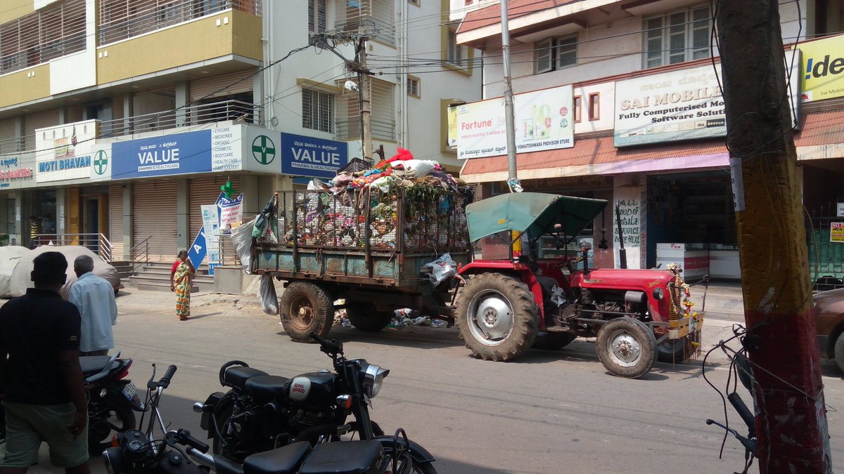 abhi24B's tweet photo. Don't you #BBMP #BBMPcomm1 #BBMpin #BBMP_Mayor have a good condition vehicle to collect the garbage in #Ramurthynagar. They collect the garbage in tracter and dump that in across the road. #SwachhBharat #SwachhBharatMission #VVani4U #bangaloretimes1 #BangaloreMirror https://t.co/WwIlU20m2V