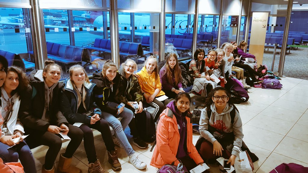 SuttonHighSport's tweet photo. Lots of happy faces early on, we are ready to take off for Ski Trip 2018! #SHSskitrip https://t.co/7XZnqDEZuH