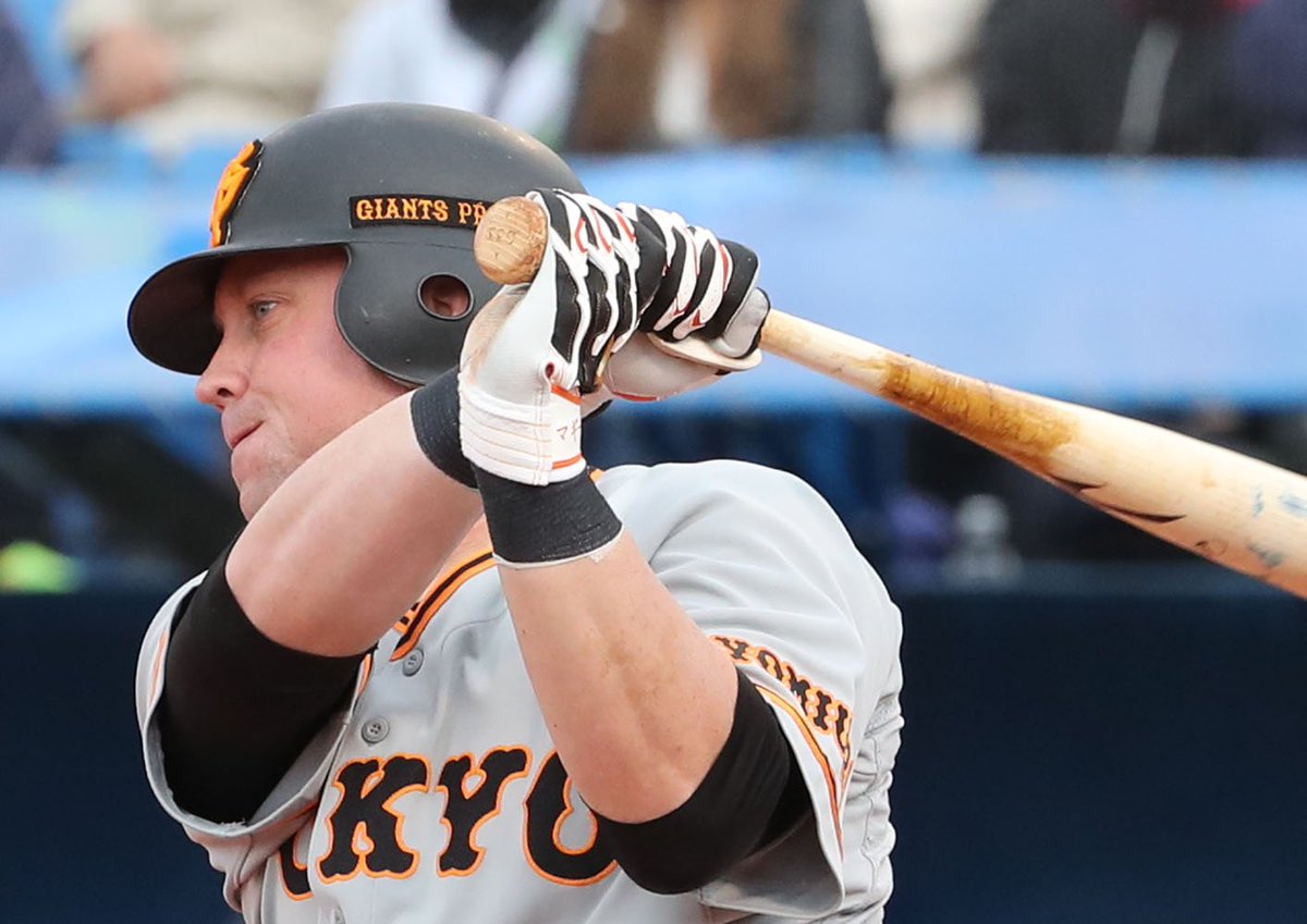 TokyoGiants's tweet photo. 【一軍】#東京ヤクルトスワローズ 戦
2回の攻撃、#ゲレーロ、#マギー 両選手の安打、#岡本和真 選手の四球で満塁の場���。#長野久義 選手のショート後方のフライで、ゲレーロ選手が生還し1点を返す！巨人 1－4 ヤクルト #ジャイアンツ #巨人 #giants #奮輝 https://t.co/yLJZBVLgyf