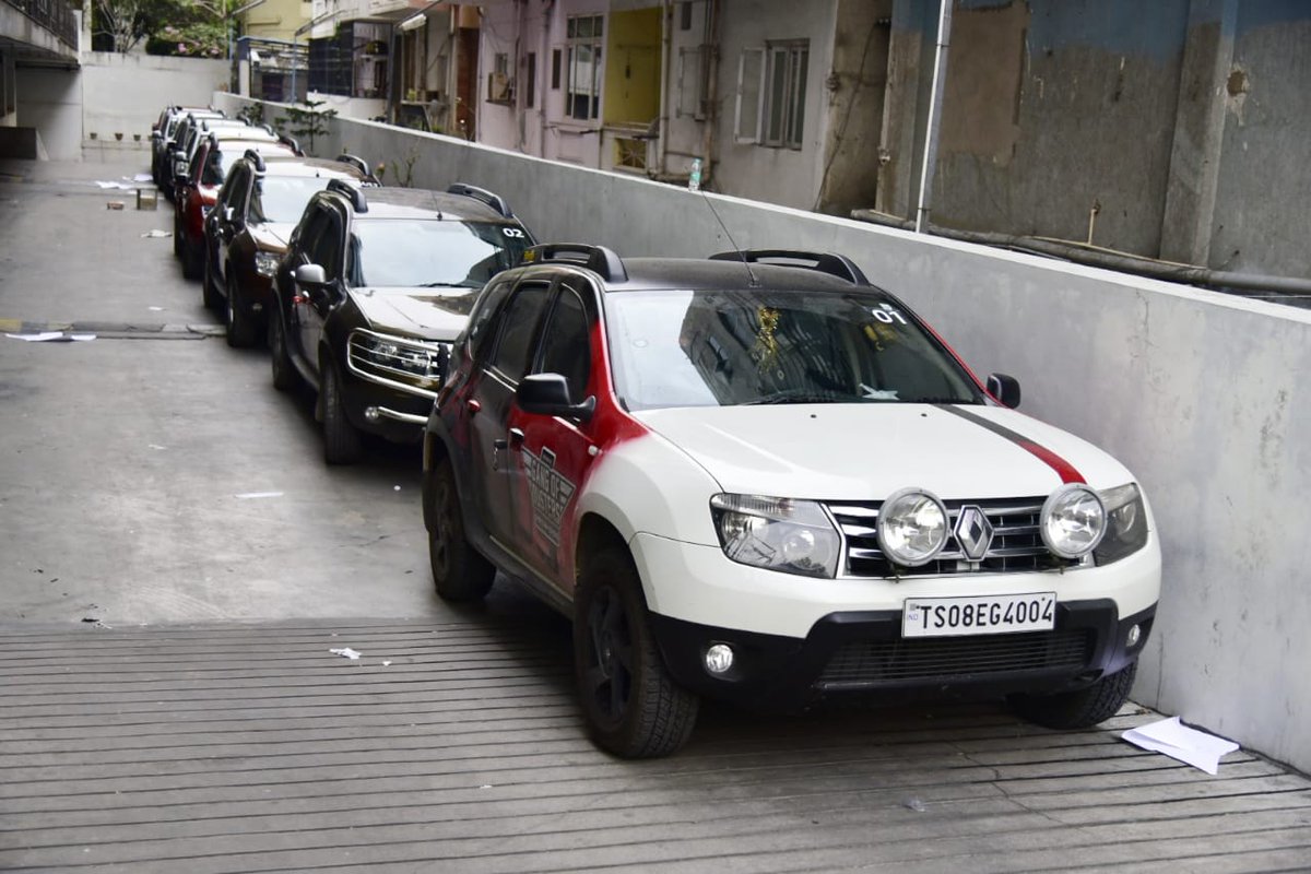 RenaultIndia's tweet photo. Enthusiasm is in the air as the #GangOfDusters assemble for yet another exciting #ExpeditionDrive from Hyderabad to Dindi. #RenaultDUSTER https://t.co/uhsMX4Wagd