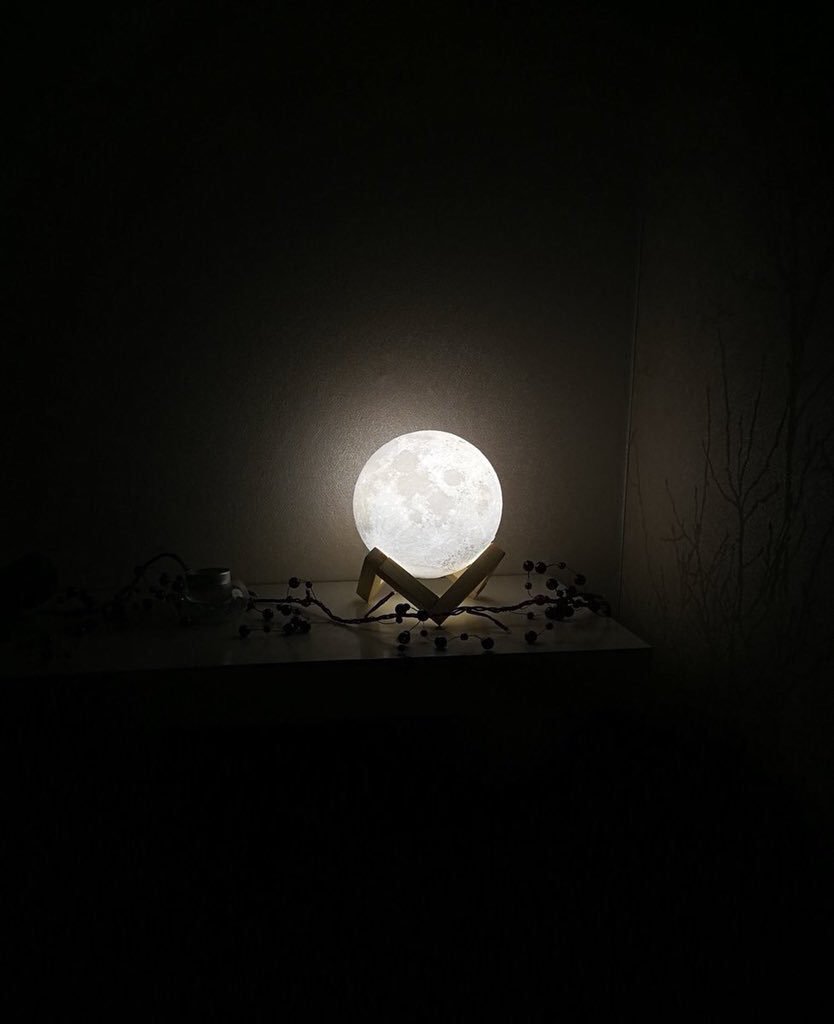 tsleezy42's tweet photo. my newest obsession is this moon lamp from https://t.co/GQkE2x3VDK 😍 https://t.co/I8WLWYyzzK