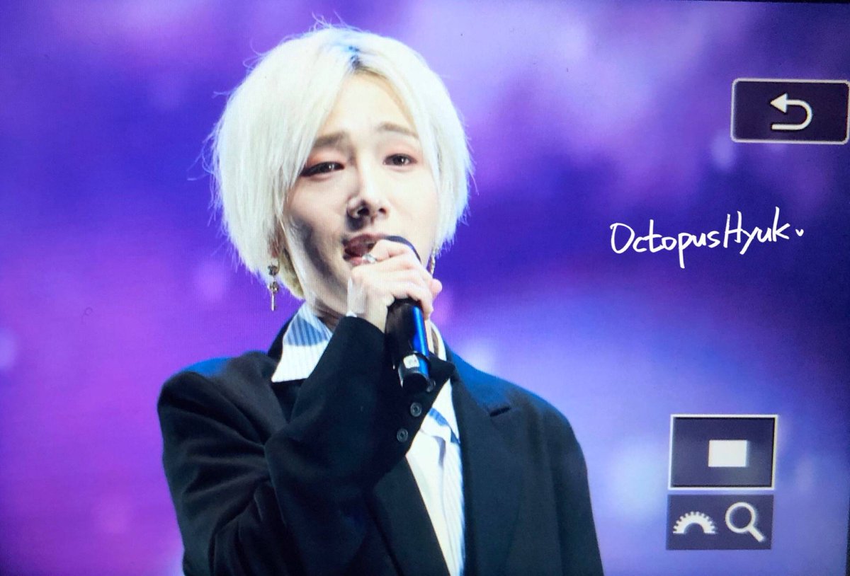 onlywithYesung's tweet photo. 180406 #SMTOWNinDubai (cr: octopushyuk) https://t.co/G4mbhGZAe7
