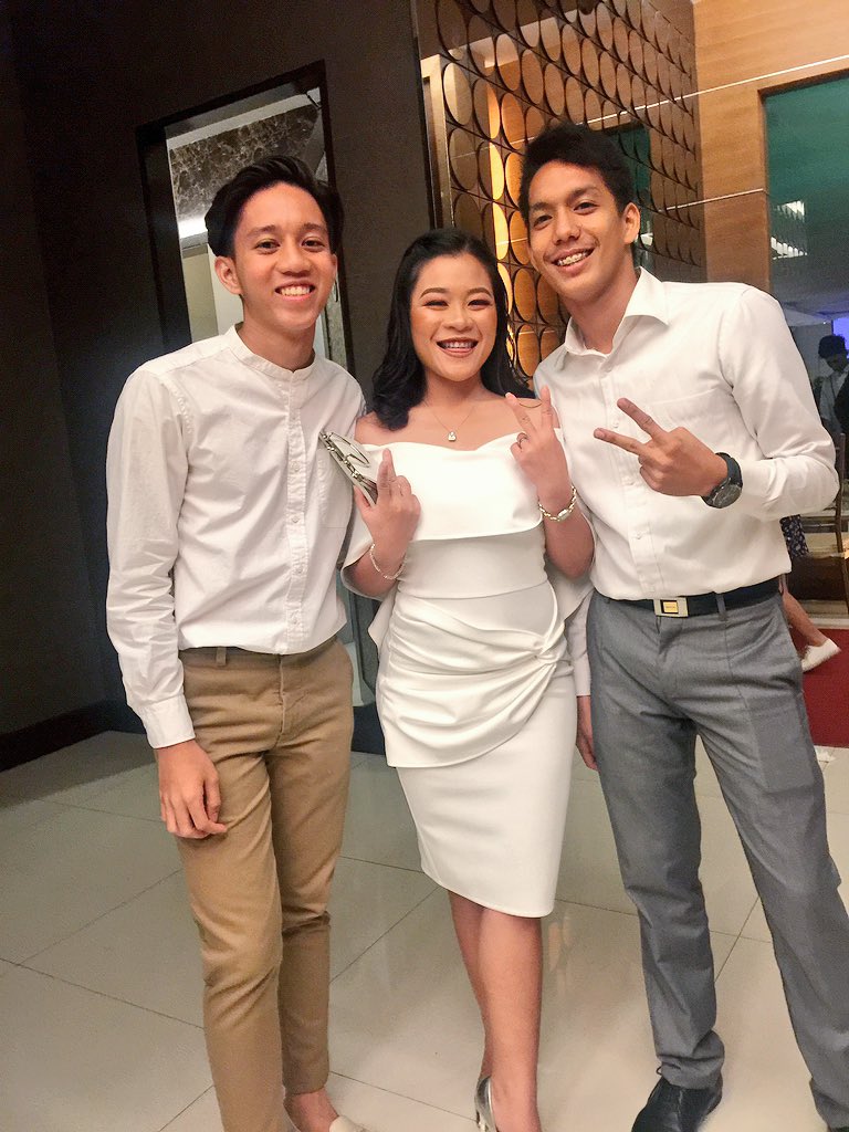 Mehtots's tweet photo. Ligoy lang kag inom pero graduate ah. Ang isa distinction pa.

More ots inumans and late night chikas with you guys pls. Love you mga agi 🍺💛🌻 https://t.co/rjilcoffPL
