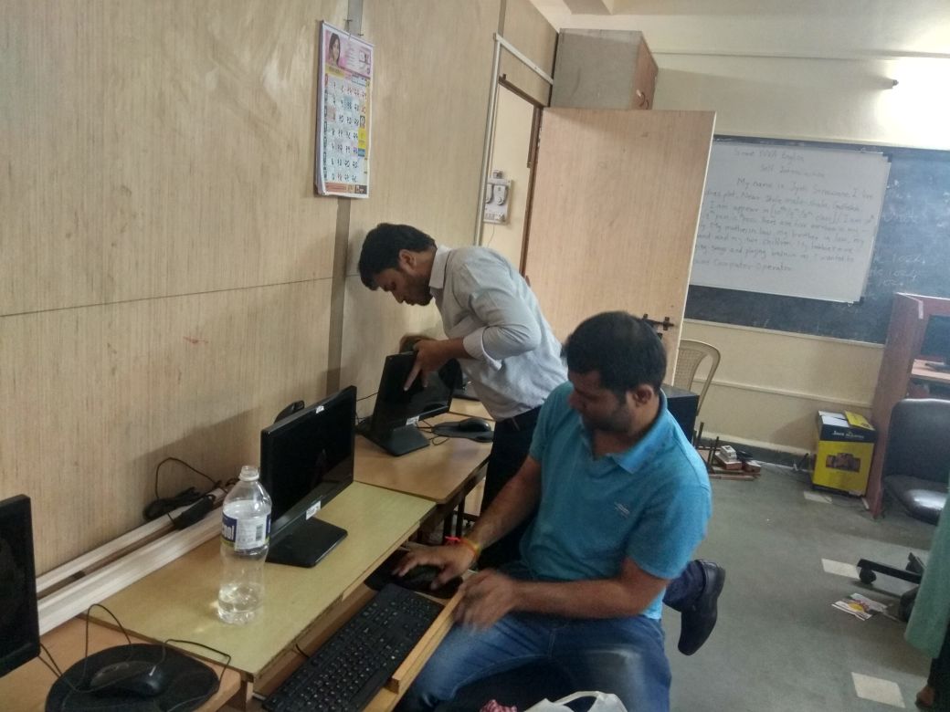 Manasi27428640's tweet photo. Our weekend volunteering activity begins! 

Volunteers from TIM are spending their Saturday for a great cause! Helping #TMF for #SMART setup!
#TechMPune #ItIsNotEnough https://t.co/eezIYYvfEu