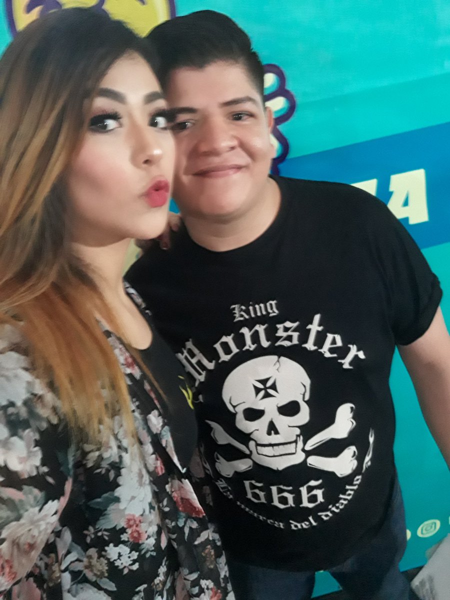 ROBERTMA2909's tweet photo. @gum_ii Como cuándo me tomo fotos contigo https://t.co/0eXQ4w5U0j