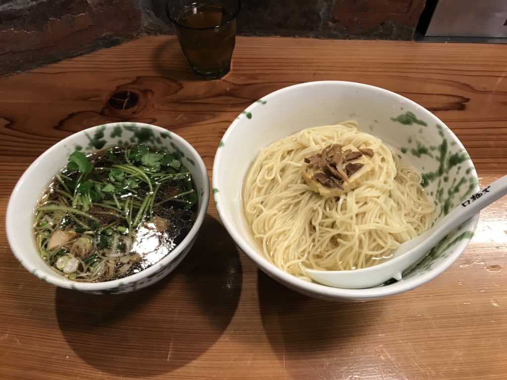 ロ麺ズ@六ツ川

今日は、楽しみにしていた限定つけ麺。梅酢、いいですねー。
これは食べなきゃいけない一杯です。

#ロ麺ズ